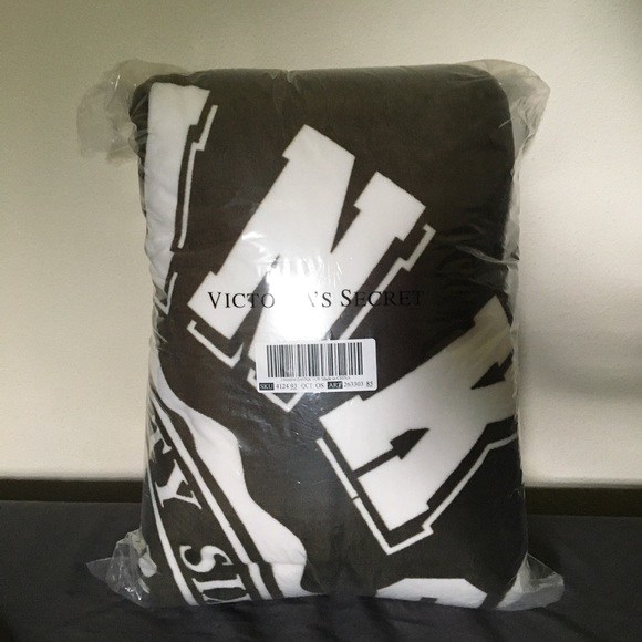 💚VS PINK Sherpa Blanket - Picture 4 of 4